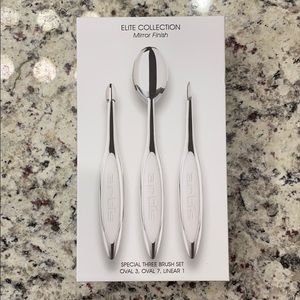 Artis three brush set